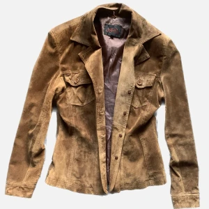 Mocka Läder Jacka - • Riktig läder • Orginal pris 800kr • Är i bra skick