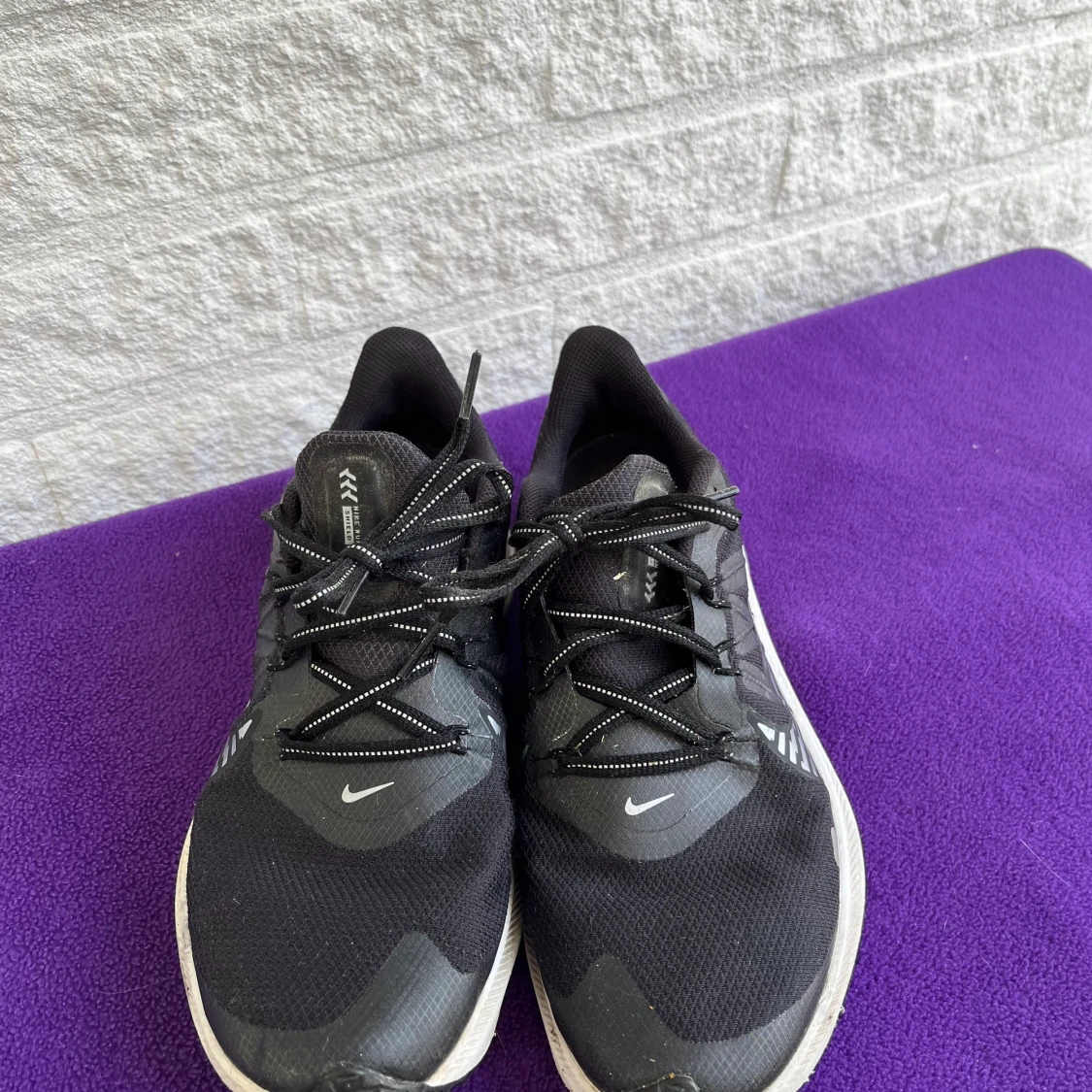 Nike Zoom Shield - vattentåliga löparskor storlek 41 - 90