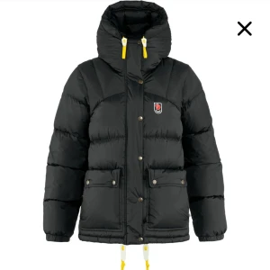 Fjällräven jacka  - Säljer nu min fjällräven expedition jacka. Detta för brist av andväning den är XS unisex. Kom privat för bud av jackan :)