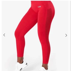 I can i Will träningstajts - Jättesnygga röda seamless I can i Will träningstajs i storlek S. Nyskick!! Säljer då jag inte tränar så mycket!❤️ nypris runt 700kr