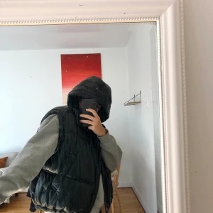 Zara svart bomberjacka  - Nytt skick, super bekväm och håller dig varm. 