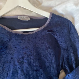 Velvet tröja - Långärmas elastisk tröja i velvet. S/M😊