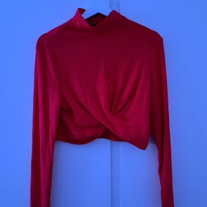 Magtröja - Röd magtröja från shein Storlek L