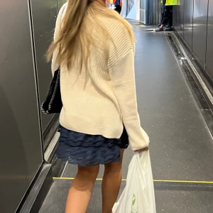 Stickad tröja! - Säljer denna jättefina stickade tröja från zara! 
