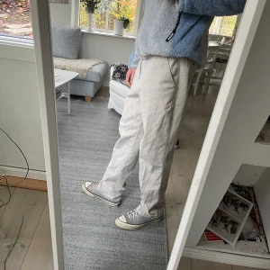 Vintage byxor  - Ser lite ut som linnebyxor men känns mer som jeans o materialet är som jeans  Size 52 så motsvarar ungefär 34/32