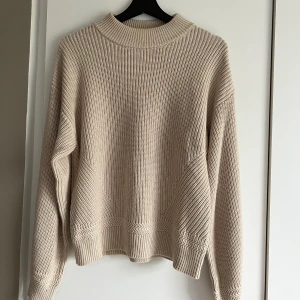 Stickad tröja från Carin Wester  - En stickad skön tröja från Carin Wester i storlek XS. Använd 1 gång så i nyskick. Hör av dig vid intresse! 