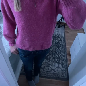 Stickad tröja  - Säljer denna fina stickade tröjan från Cubus, då den inte kommer till användning längre. Super fint skick, använt fåtal gånger. 