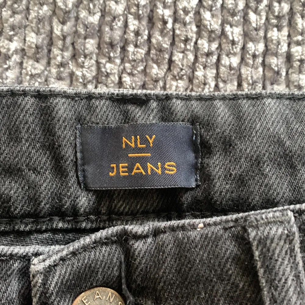 Svarta Nelly jeans, skriv för fler bilder. Jeans & Byxor.