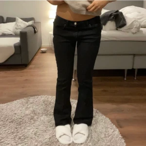 Lågmidjade jeans  - Säljer dessa från h&m köpta i Tyskland. Bra skick. Köpta för 400kr