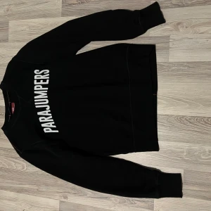 Parajumper tröja  - Säljer denna Parajumper tröja i mycket bra skick. Använd fåtal gånger. Kan gå ner i pris vid snabb affär.