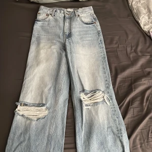 Jeans - Säljer dessa snygga jeans från Zara då dom är för små för mig, skriv för fler bilder 