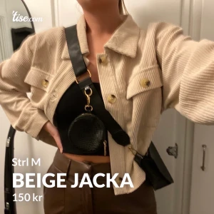 Beige jacka  - Ny jacka från shein  Strl M passar även S  Kontakta för att köpa  Säljer en likadan fast svart också 