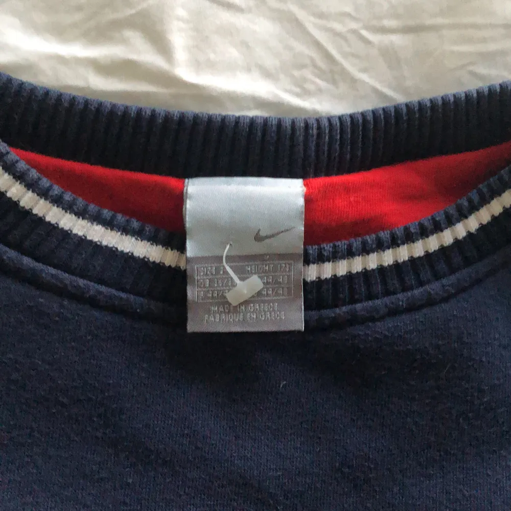Vintage Nike sweatshirt i storlek herr S💕säljer för 300 plus frakt . Hoodies.