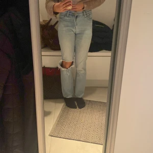 Mango middle waist  - Säljer mina mango middle waist byxor har andvänds någon gång passar mig perfekt i längden och jag är cirka 163 cm priset kan diskuteras 🫶🤟❤️