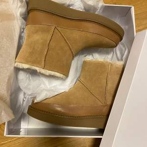 ny winter boots - never used with box - original price 1450:- on website - pris kan diskuteras 💕