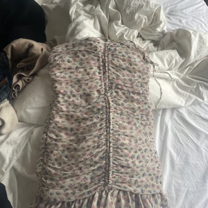 Klänning från zara - Så söt klänning från zara som är använd 2 gånger