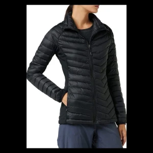 Jacka - Vattentåligt tyg Hybrid för stretch och andningsförmåga Bindning vid krage och mudd Hakskydd Blixtlåsförsedda handfickor Dragsko justerbar fåll Helt nytt och oöppnad  Nytt pris 1499 kr  