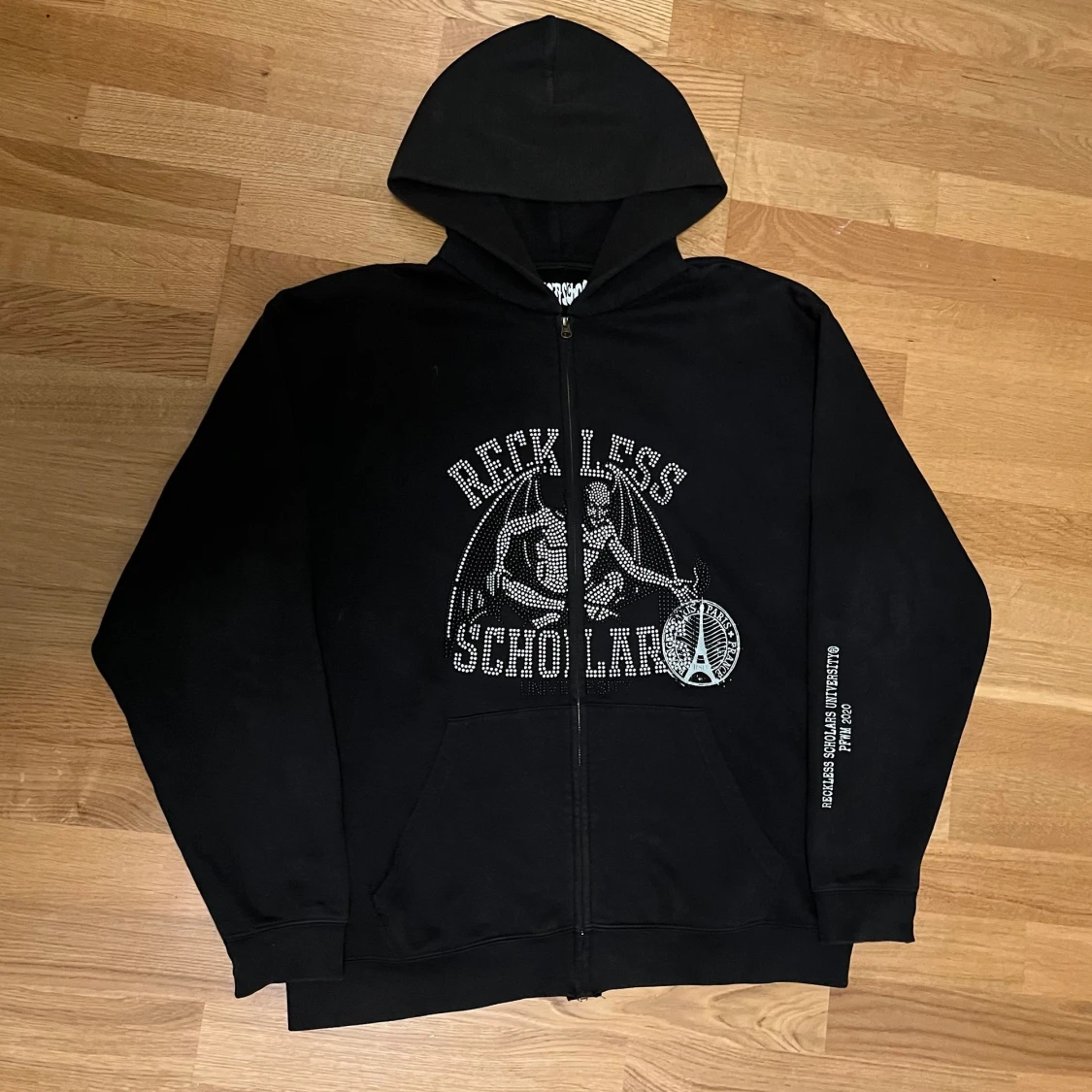 Reckless schoolars zip up 