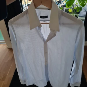 Skjorta Hugo Boss - Skjorta från Hugo Boss säljes. Fint skick. 