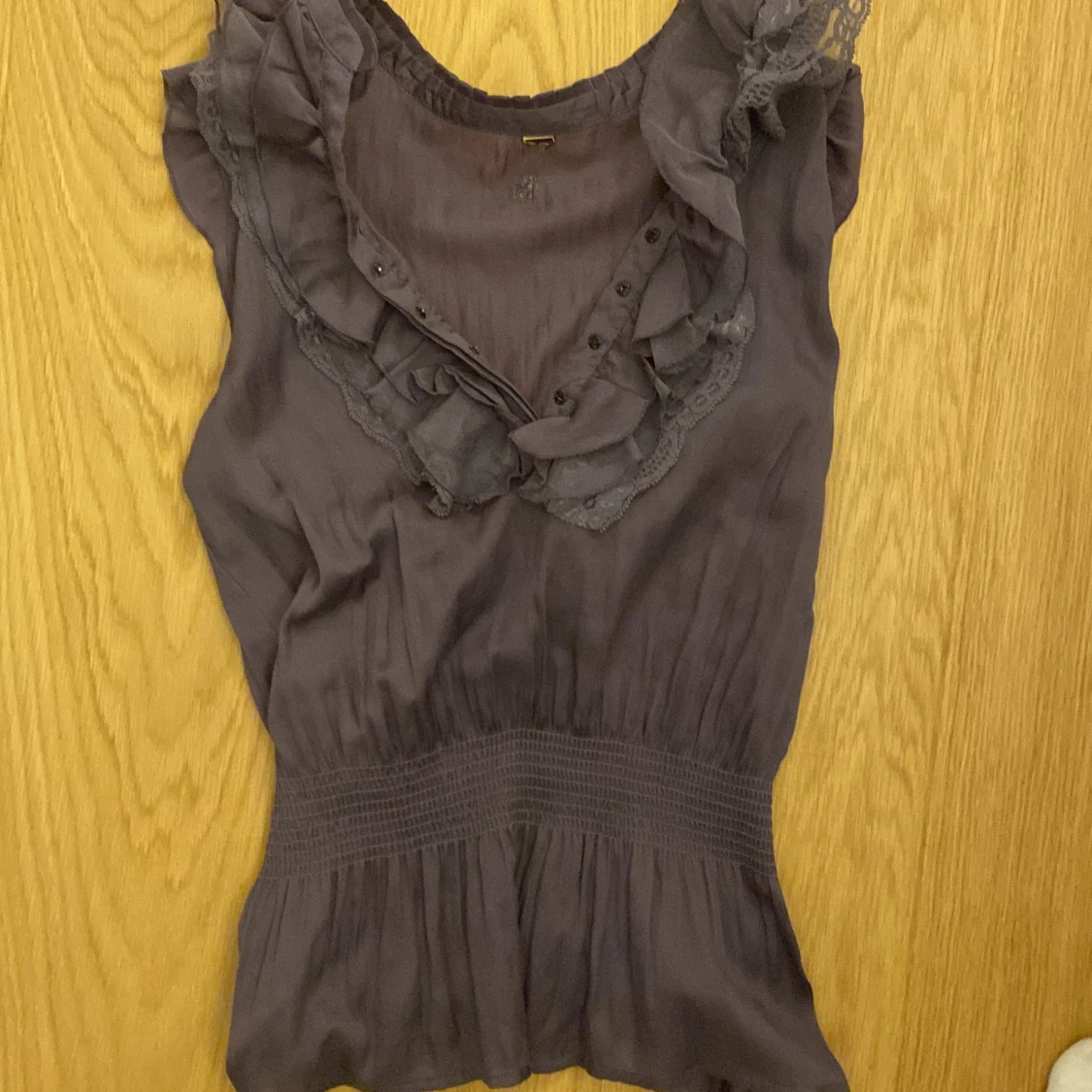 Lila topp med volang💕 - 91