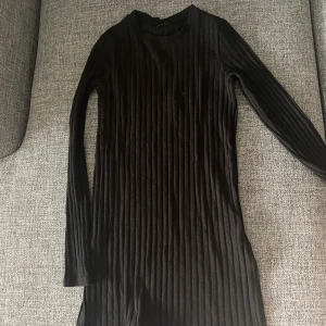 Tröja - Tröja med slits i storlek 34.