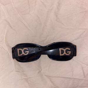 D&G solglasögon! Kan eventuellt mötas upp i Sthlm/Norrtälje. Köparen betalar frakt. Hör av er vid frågor!
