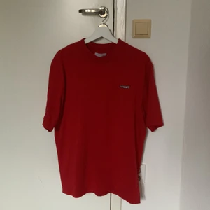 Axel Arigato - Säljer nu denna AA Tröjan då den är i fel storlek, bara använd  fåtal gånger så väldigt fint skick. Storleken är M men den sitter som en L så väldigt stor i storleken. Bara slänga iväg ett meddelande för mer info o bilder om det önskas :) 