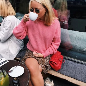 Stickad tröja  - Rosa stickad tröja från h&m. Har ull och mohair i sig. Ej nopprig💗