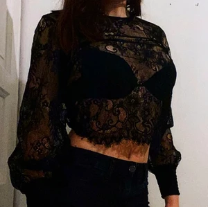 Spetstopp - Jettesnygg spettströja i storlex S, passar perfekt till fest eller liknande