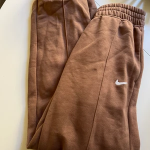 Nike byxor - Nike byxor köpta för några veckor sen och andvända kanske 5 gånger.