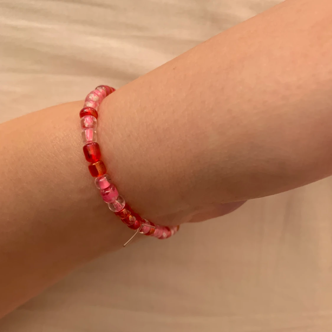 Rosa/rött armband - 90