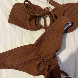 Bikini - Bikini från shein, underdelen har scrunch bak, överdelen kan man knyta lite som man vill. Endast provad.