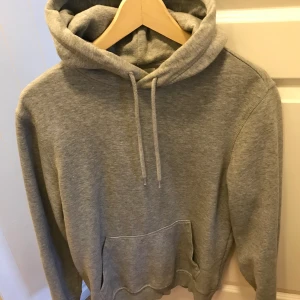 Vanlig Hoodie  - Säljer en helt vanlig Hoodie från H&M från herr avdelningen