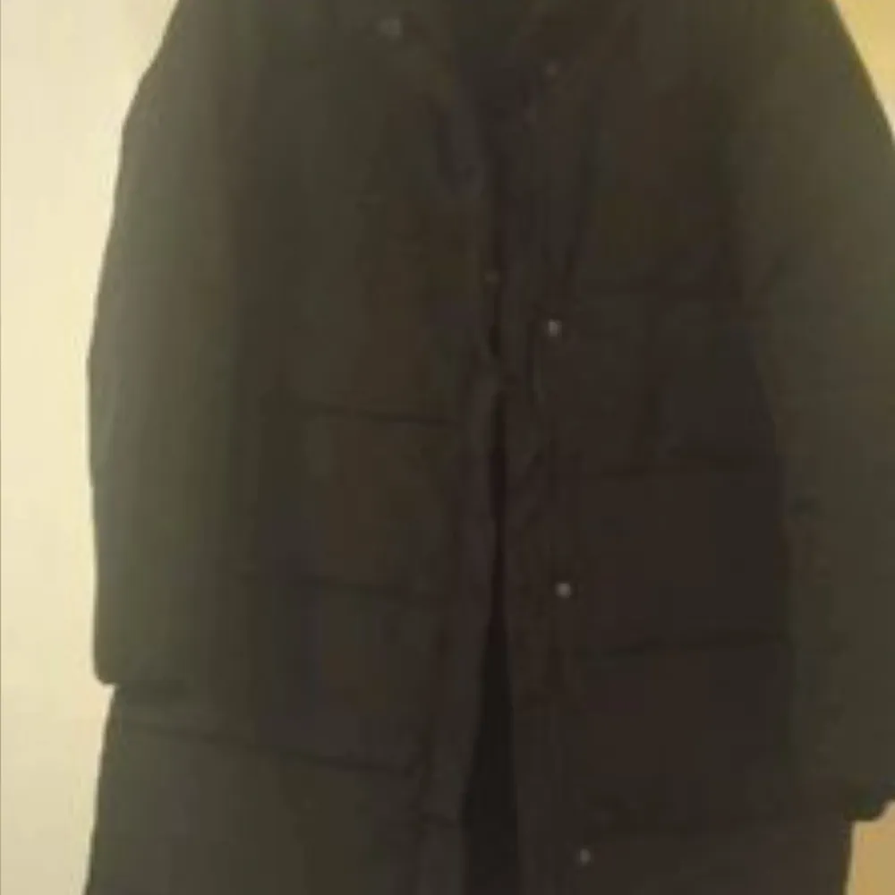 Jätte fina jacka som är helt nytt . Kan skickas med posten men en extra kostnad för frakt. Returer inte byta ine. Takit.