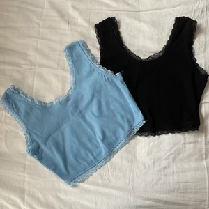 SHEIN linnen - ❗️Det BLÅA linnet är sålt. Budgivning gäller endast på det SVARTA linnet❗️ Svart linne med spetskant från shein! Använd max 2 gånger. Gratis frakt!