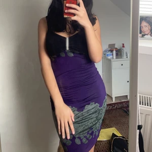 Gullig nattklänning - Nattklänning/klänning köpt från Sellpy i fina mönster och färger. Endast testad, aldrig använd. Storlek S 34/36/38, väldigt stretchig. 