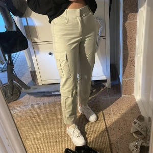 Cargo byxor  - Från zara strl S 