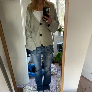 Kofta - Jättesnygg ljusgrön kofta från hm som passar till allt och blir perfekt nu till sommaren 💕💕