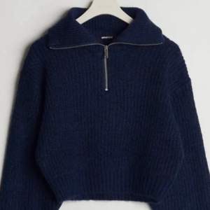 Jättefin marinblå tröja från Gina tricot. Köptes här på plick 
