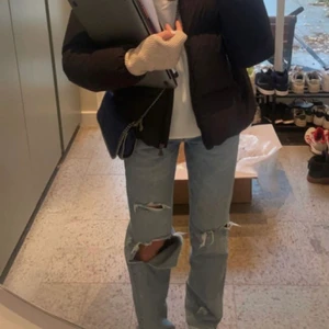 ZARA Mid Rise jeans - Helt oanvända men har inte kvar lapparna. Säljer för att dom är för korta för mig som är 172. 