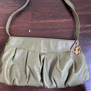 Y2k väska - Kort axelväska, grön! Färgen är som på sista bilden