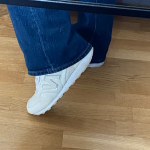 New Balance  - Snygga New Balance skor. Säljer då de ej kommer till användning. Frakt tillkommer🖤