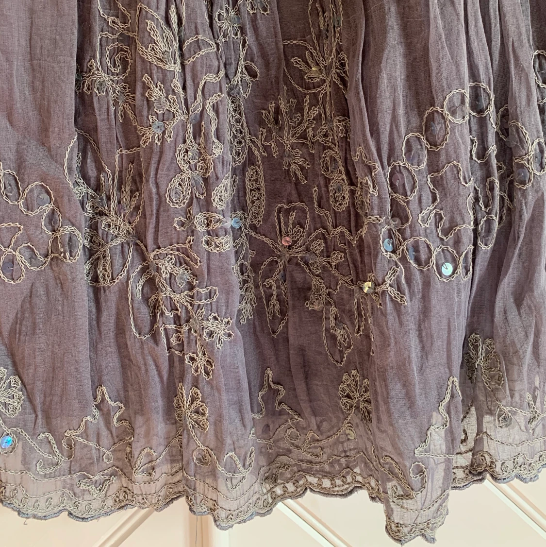 Lilagrå/silvrig kjol  - 90