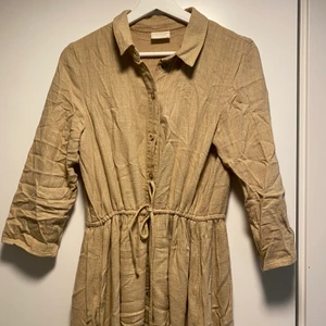 Linen skjortklänning - Lång Skjortklänning super mjuk och skön i linen material.