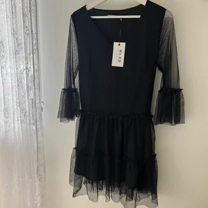 NAKD Klänning  - Super söt och trendig klänning från NAKD i storlek M. Helt oanvända (ändast testad) med lappen på då den var för stor för mig! BUD SKER PRIVAT! Hör gärna av er vid intresse eller frågor ❤️