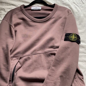 Stone island Tröja - Stone island tröja storlek M. Kvitto och tags finns. Kan fraktas och mötas upp. Hör av dig om du undrar något