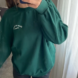 Grön Sweatshirt!! - Mörkgrön sweatshirt från H&M som inte längre kommer till användning. Pris kan diskuteras 