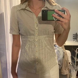 Vit blus skjorta - Jättefin blus skjorta i ny skick! Har aldrig användt.