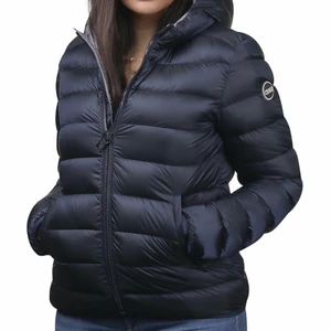 Colmar jacka  - Säljer nu min colmar jacka i storlek 36, färgen svart! 🖤 den är super fin, men på ena underarmen har den ett super litet hål som knappt syns 💓