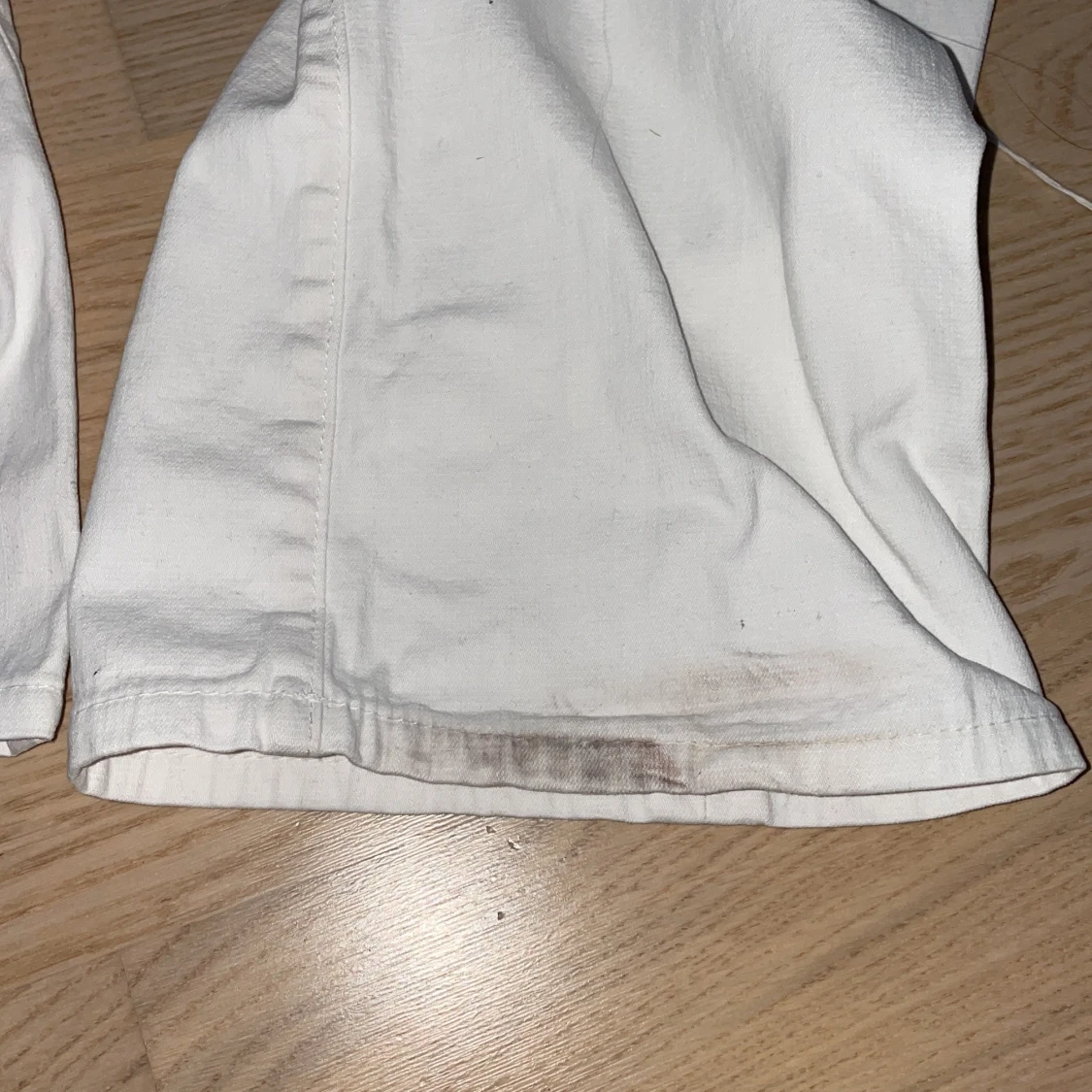 vita lågmidjade jeans  - 91